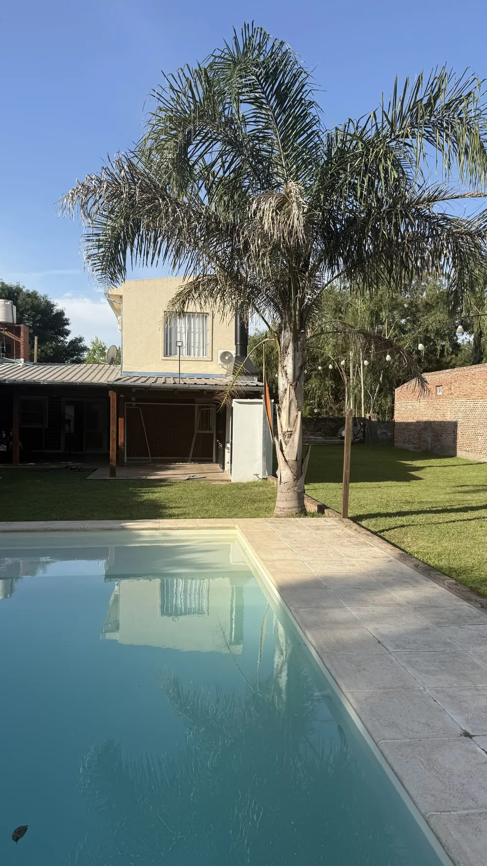 CASA DE 3 DORMITORIOS CON PATIO Y PILETA