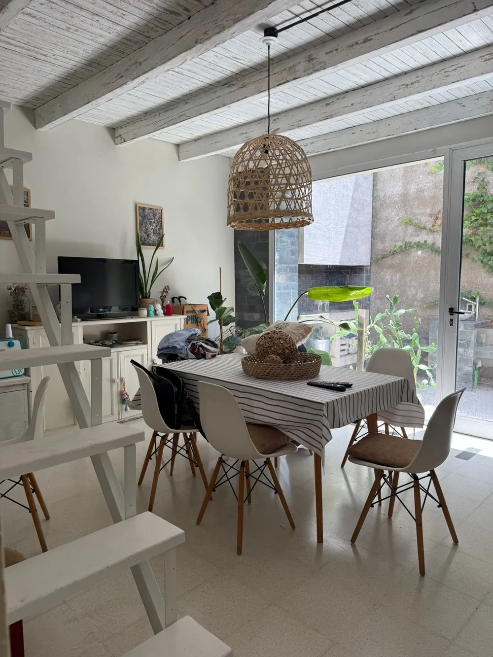 CASA EN EXCELENTE UBICACIÓN - Alvear y Maipú
