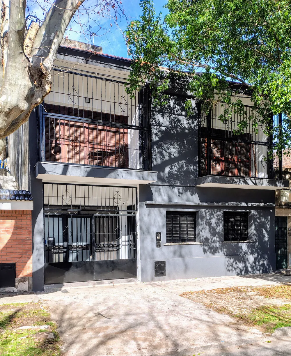 Casa 4 dormitorios Viamonte 3215