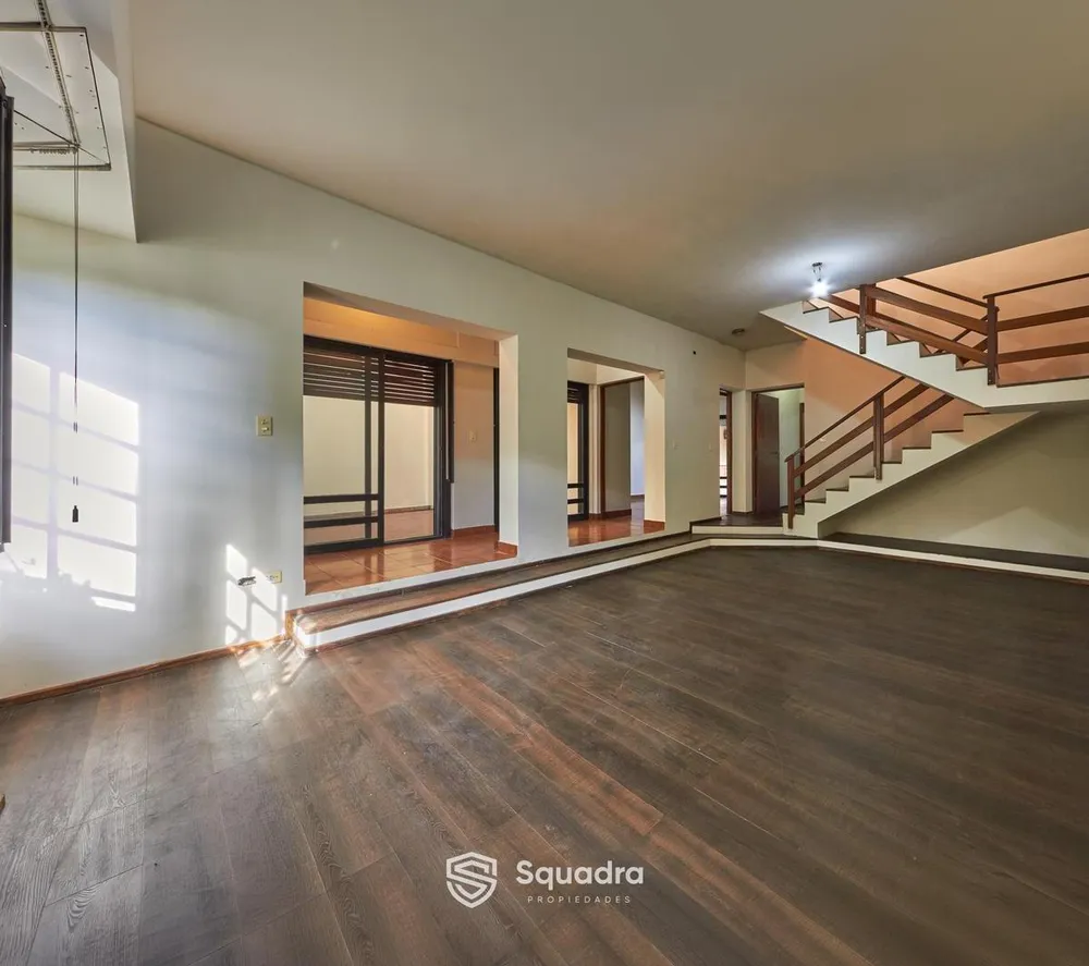 Venta | Permuta - Casa de Dos Plantas, 3 Dorm., Jardín, Terraza y Cochera - Barrio Echesortu
