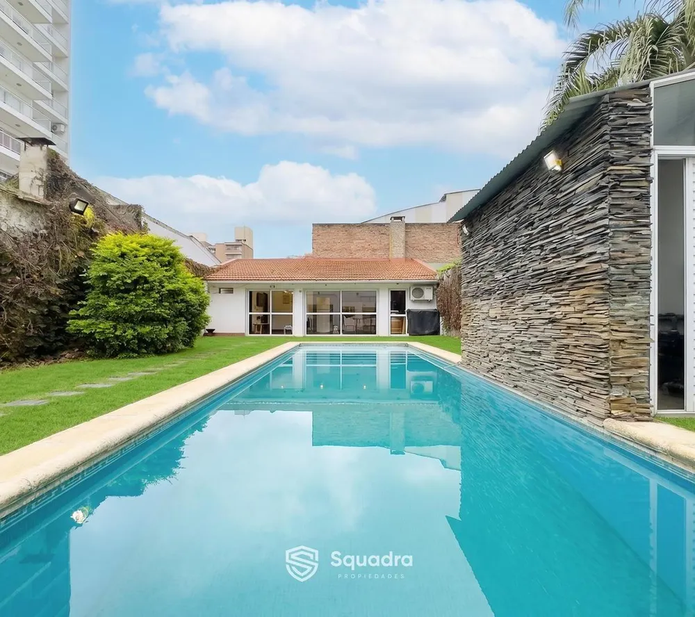 Venta | Permuta - Casa 3 Dorm., Cochera Doble, y Piscina - Echesortu, Rosario - Apto Crédito.