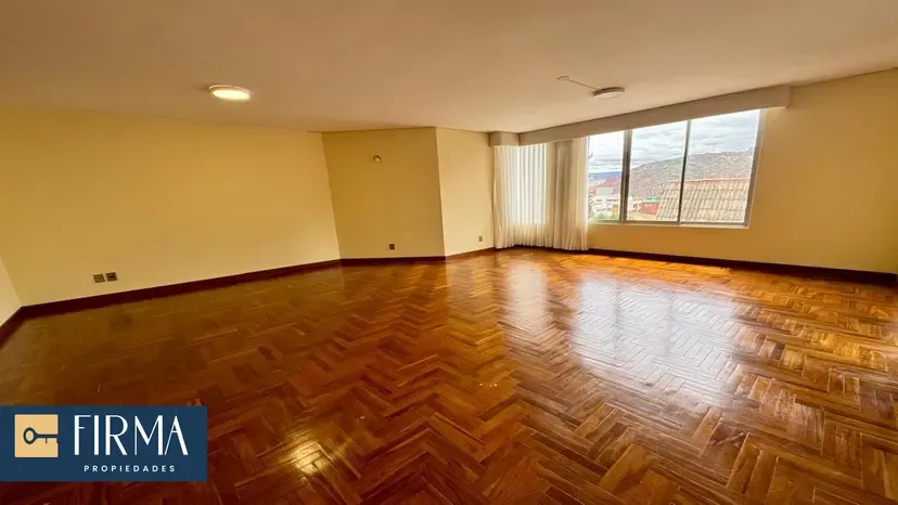 Departamento en Alquiler en Calacoto | 145 m² + Garaje
