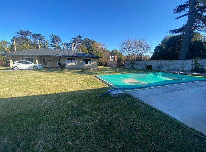 Chalet con Quincho y Pileta. Zona Constitución. en Venta