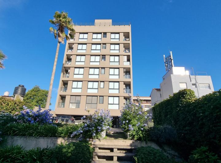 En Venta. Departamento 2 Ambientes con Cochera Zona Chauvin.