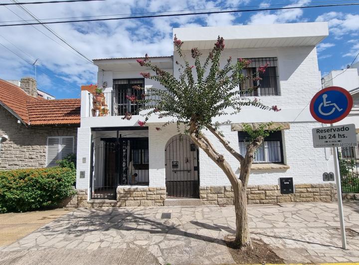 En Venta: Chalet en 2 Plantas. Zona Güemes