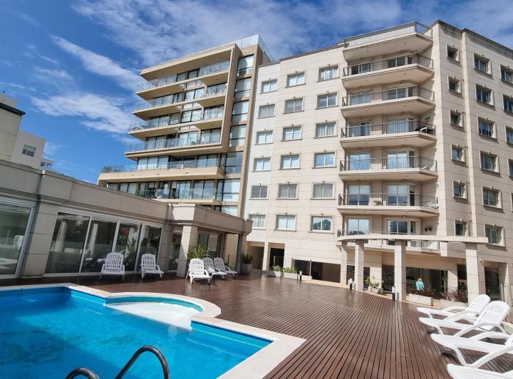 En Venta: Departamento de 2 Ambientes Al Frente con Cochera. Zona Güemes.