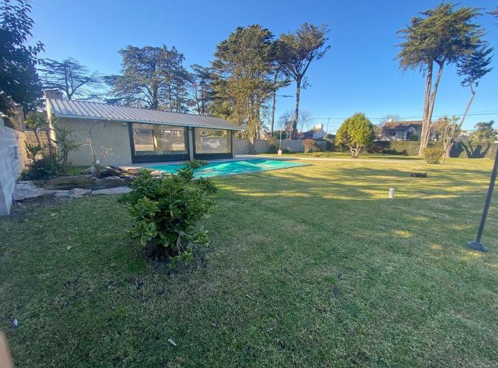 En Venta. Chalet con Quincho y Pileta. Zona Constitucion.
