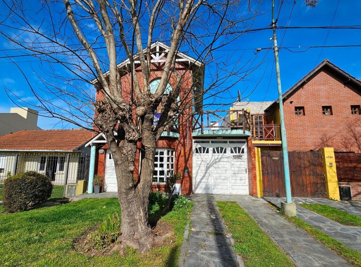 En Venta. Dúplex 3 Ambientes con Cochera en Barrio Constitución.