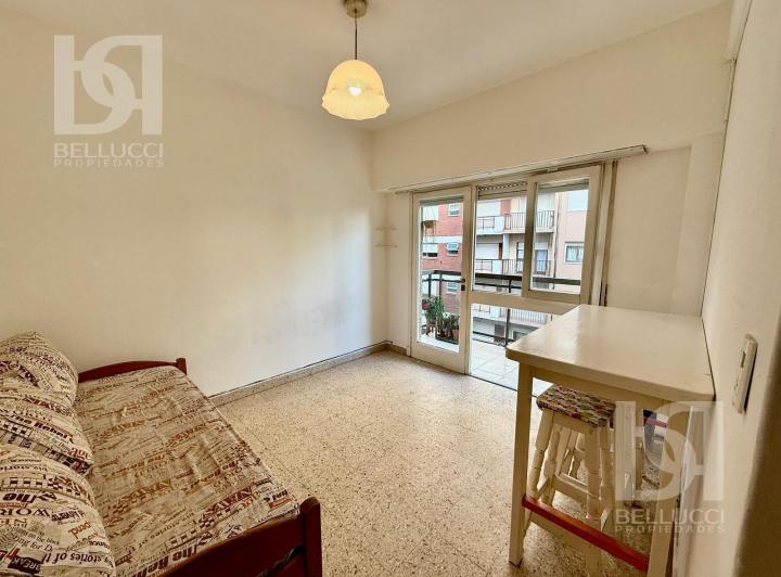 Alquiler 24 Meses// 2 Ambientes con Balcon a La Calle