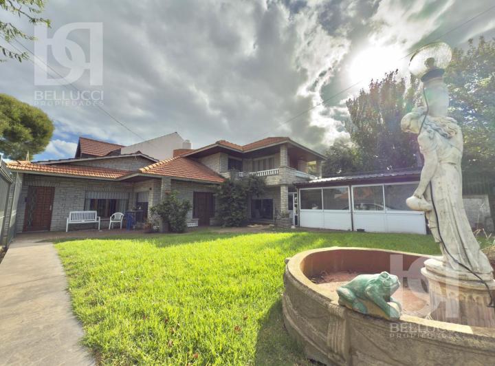 Casa 6 Ambientes en Venta Lijo Lopez y Esqiu