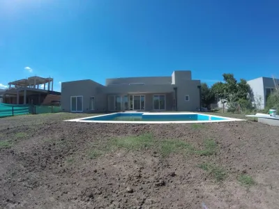 Imagen 1 de Casa en Venta La Concepcion de Lujan