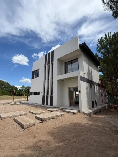 Imagen 1 de Casa 4 Ambientes Pinamar Chapearouge Y Sílfides Náyades : Próxima entrega a estrenar
