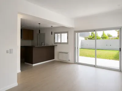 Imagen 2 de CASA MODERNA A ESTRENAR EN FUNES