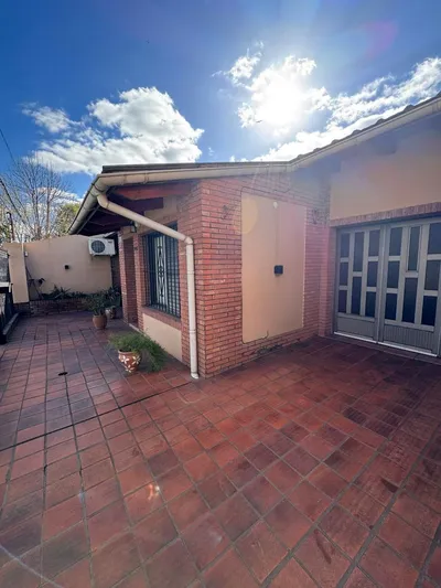 Imagen 2 de CASA DE 3 DORMITORIOS - GRANADERO BAIGORRIA