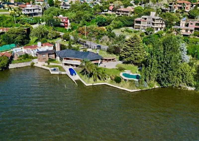 Imagen 2 de Casa en Venta de Categoría, Costa y Bajada Al Lago. Costa Azul