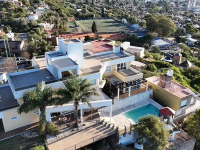Imagen 1 de Casa en Venta de Lujo, 5 Dorm., Pileta, Quincho, Cochera, Vista Al Lago, Categoría.