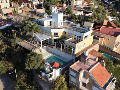 Imagen 2 de Casa en Venta de Lujo, 5 Dorm., Pileta, Quincho, Cochera, Vista Al Lago, Categoría.