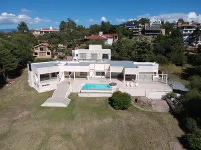Imagen 1 de Residencia Premium Con Costa Propia Al Lago San Roque Villa Del Lago - Villa Carlos Paz - 45 M De Costa Propia