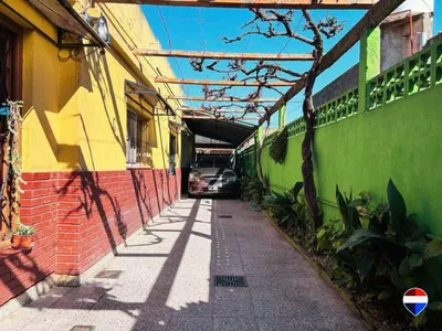 Imagen 1 de VENTA CASA 4 AMB + MONO + DOS LOCALES MORON