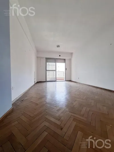 Imagen 1 de VENTA DEPARTAMENTO DE DOS DORMITORIOS CON BALCON EN ZONA CENTRO