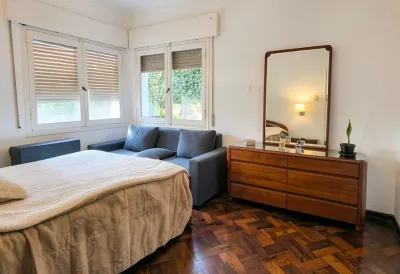 Imagen 3 de VENTA CASA 4 DORM EN CERRO DE LAS ROSAS. 244 m2 Cubiertos. 548 m2 Total. Pje Alameda, Escritura