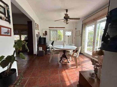 Imagen 1 de Venta Casa 5 Ambientes Adolfo Sourdeaux