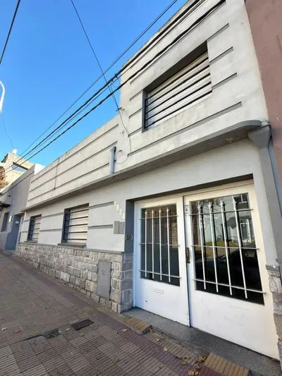 Foto de Casa Céntrica de 4 Dorm. con Cochera