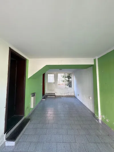 Imagen 1 de Casa Céntrica de 4 Dorm. con Cochera