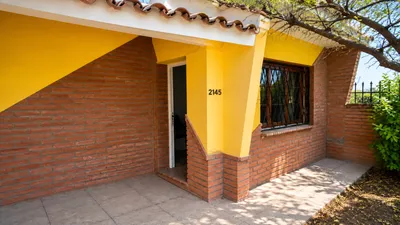 Imagen 2 de Gran Casa 3 Dorm. Para Reciclar en Venta, 500 m&sup2; de Terreno – Ameghino Sur