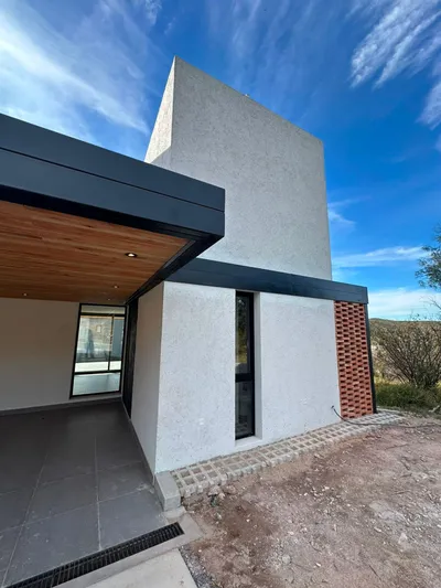Imagen 1 de VENTA Casa 3 dormitorios Colinas de la Deseada