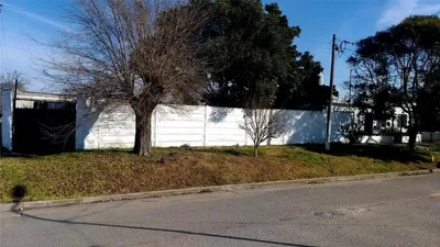 Imagen 1 de Casa En Venta  3 Ambientes   2 Habitaciones Extensas  1 Baño   Cochera Semicubierta