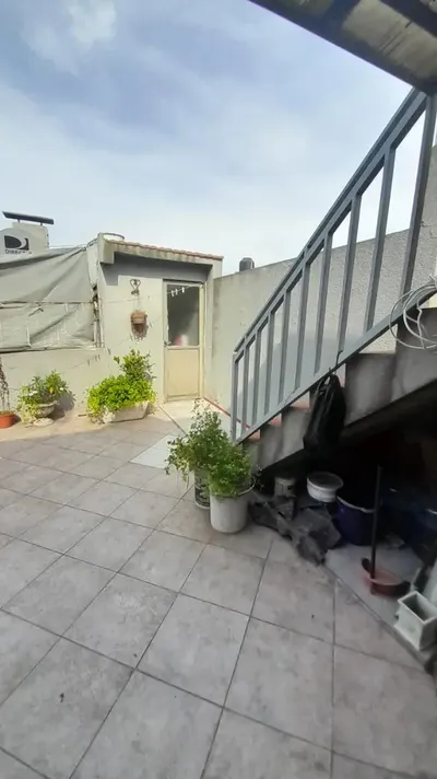 Imagen 1 de Venta Ph 4 Ambientes Al Frente Con Cochera, Patio, Terraza Y Quincho. El Inmueble Cuenta Con Amplio Living Comedor Al Frente Muy Luminoso Con Salida Al Balcón Corrido, Cocina Comedor Separada Con Barr