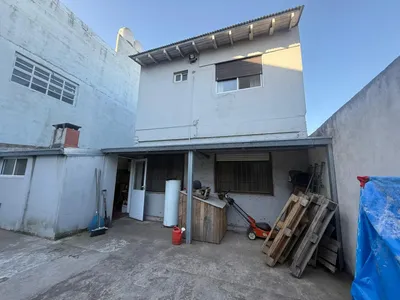 Imagen 1 de Casa De 5 Ambientes Grandes En Dos Plantas, Con Portón Eléctrico De Entrada. La Planta Baja Cuenta Con Patio Delantero, Zona De Césped Magali Pascuzzi Venta Y Alquiler De Propiedades En Mar Del Plata