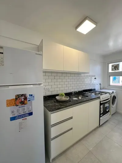 Imagen 2 de Departamento 3 Ambientes  Living Comedor A La Calle Con Piso De Porcelanato Y Calefaccion  Balcon Saliente Cubierto Piso Porcelanato Aberturas De Aluminio Magali Pascuzzi Venta Y Alquiler De Propiedad