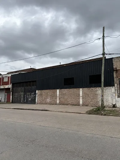 Foto de Venta Galpones 850m2 sobre Avenida
