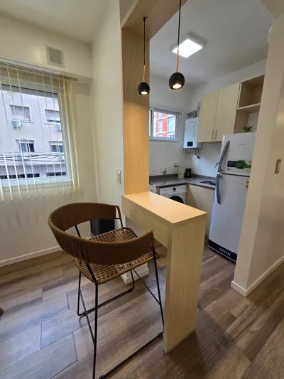 Imagen 2 de Departamento 2 Ambientes Venta Mar del Plata Brown 1712 Plaza Colón Reciclado a Nuevo Amoblado Luminoso Al Frente 39 m² Cerca del Mar y Paseo Aldrey