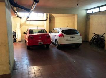 Imagen 2 de En Venta Departamento de 2 Ambientes con Cochera Zona Plaza Mitre