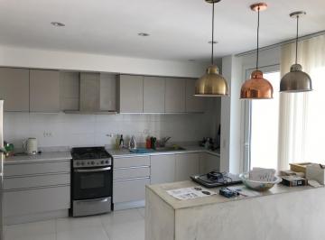 Imagen 1 de Piso de 4 Ambientes con Gran Terraza Propia. Zona Guemes. en Venta.