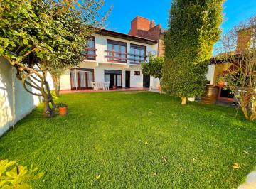 Imagen 1 de En Venta Chalet 4 Ambientes Zona Parque Luro. Impecable