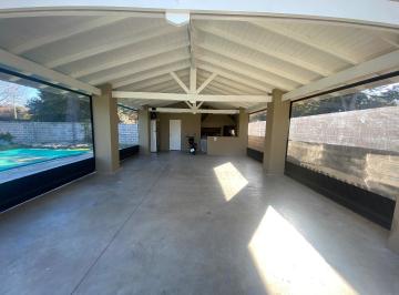Imagen 2 de Chalet con Quincho y Pileta. Zona Constitución. en Venta