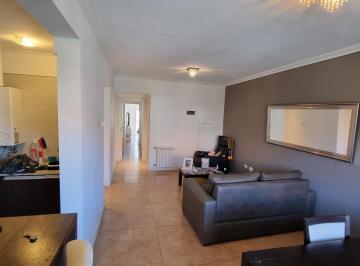 Imagen 2 de En Venta: Departamento de 2 Ambientes con Cochera y Baulera. Zona Playa Varese