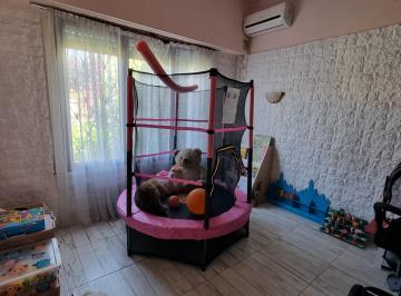 Imagen 2 de En Venta. Chalet de 4 Ambientes con Dependencia. Barrio Chauvin.