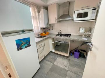 Imagen 2 de En Venta: Departamento de 2 Ambientes con Cochera y Baulera. Zona Güemes.