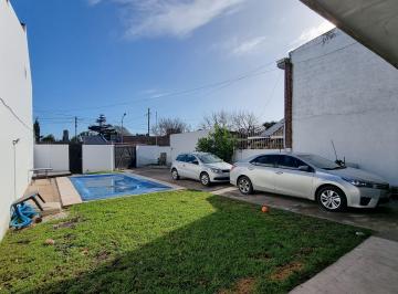 Imagen 1 de En Venta. Casa de 4 Ambientes con Parque y Pileta. Barrio Caisamar