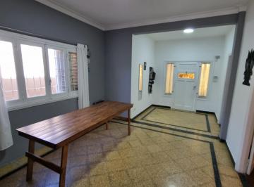 Imagen 2 de En Venta - Casa de 5 Ambientes - Garage y Quincho - Zona San Juan
