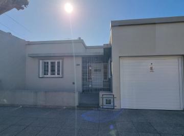 Imagen 1 de En Venta - Casa de 5 Ambientes - Garage y Quincho - Zona San Juan