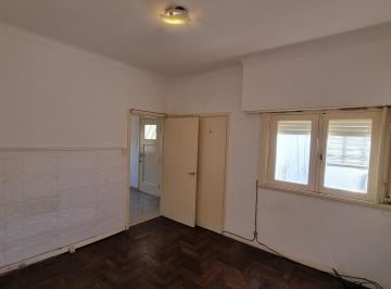 Imagen 2 de En Venta. PH 2 Ambientes a Reciclar, Primer Piso por Escalera. Zona Chauvin.