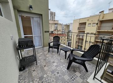 Imagen 2 de En Venta Departamento de 3 Ambientes Al Frente con Balcón Terraza. Zona Centro