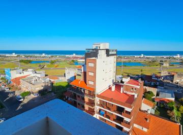Imagen 2 de En Venta Departamento de 3 Ambientes con Cochera y Balcón. Punta Mogotes.