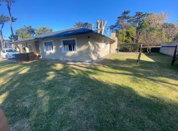 Imagen 1 de En Venta. Chalet con Quincho y Pileta. Zona Constitucion.